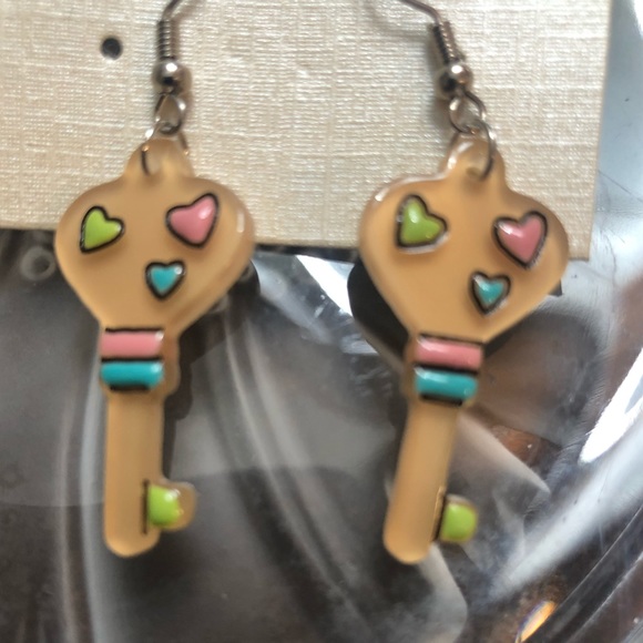 Keys to My Heart Mint Green & CreaMy Tan's - Picture 4 of 9